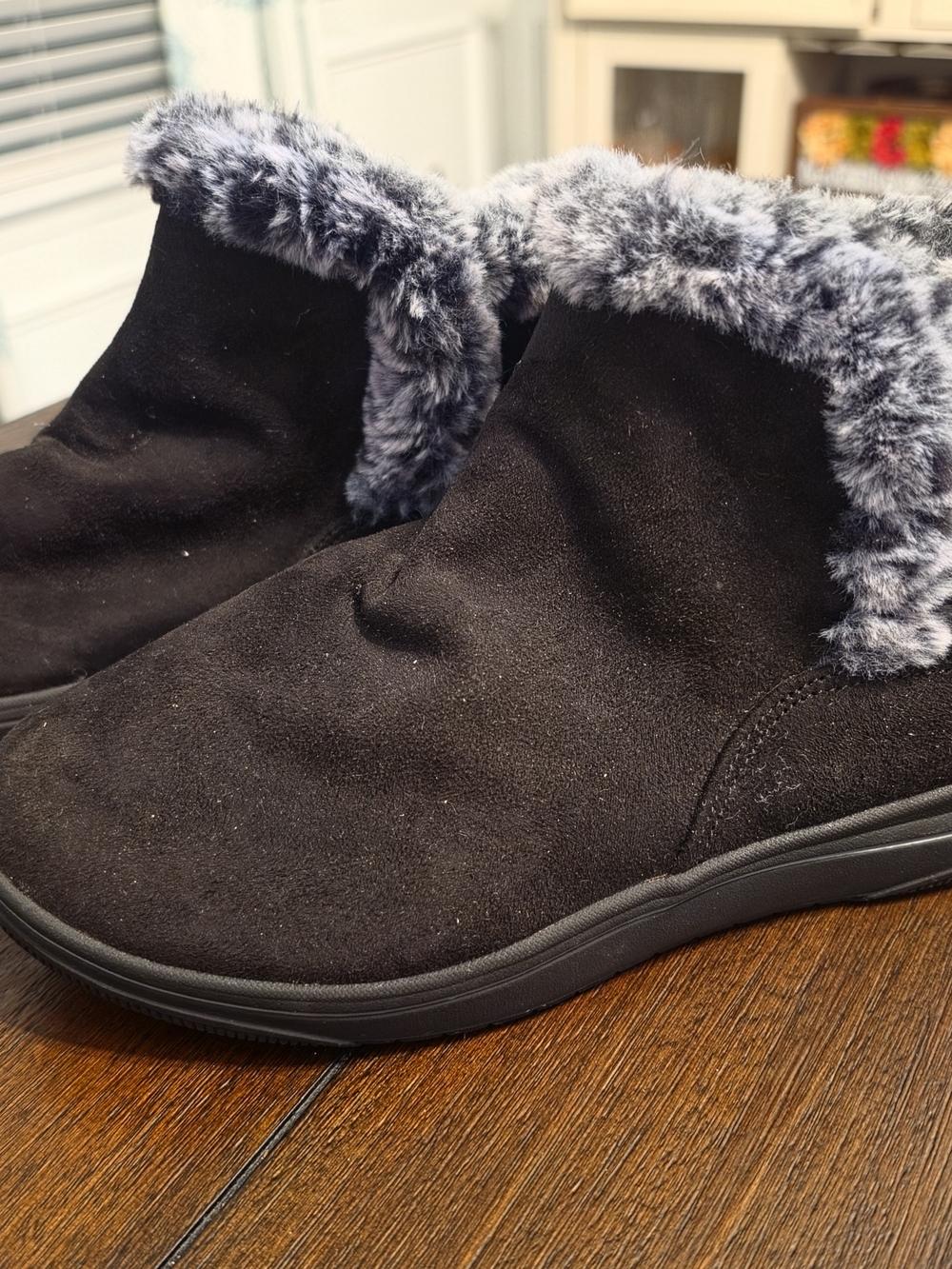 Clarks Cloudsteppers Faux Fur Lined Black Ankle Boots Like New